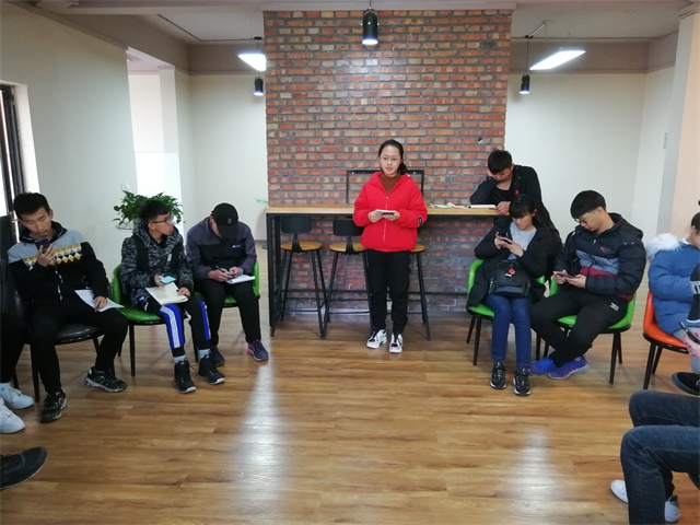 【完满班级】妆点青春 你我同行——软件工程1804班班级服务技能宣讲第一期