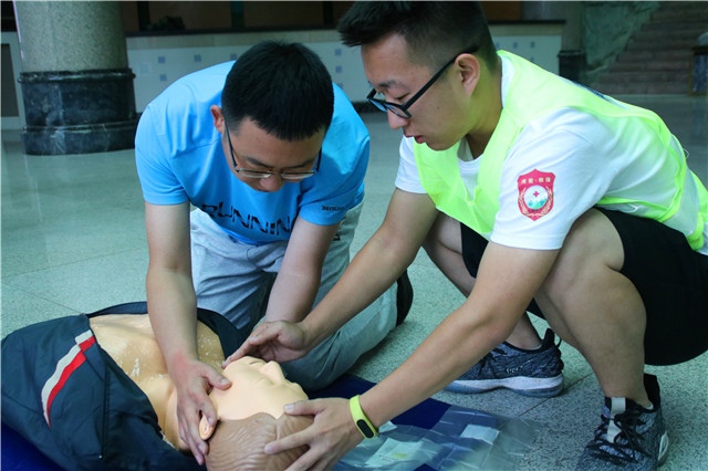 普及急救知识 弘扬志愿精神——智能工程学院三下乡纪实