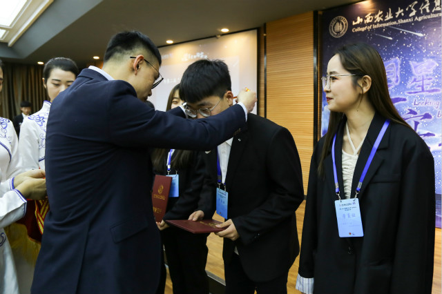 “青马工程”完满教育学生骨干培养计划第八期培训班结业典礼顺利举行