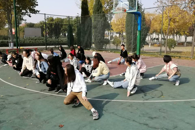 【完满班级】激情体育 凝神聚气 ——外国语言文学系英语1901班、英语1902班11月完满班级活动