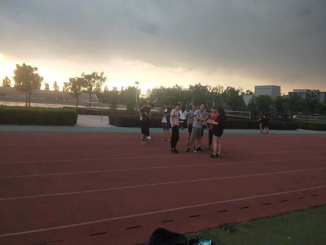 【完满班级】蓄青春之力 跑出完满光辉——动画1701班、视觉1702班举办“躁动青春 艺起夜跑”接力跑步完满班级活动