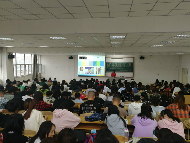 【辅导员说完满】职场妆容小课堂 助力你的求职路——经济与管理学院2016级职场妆容讲座