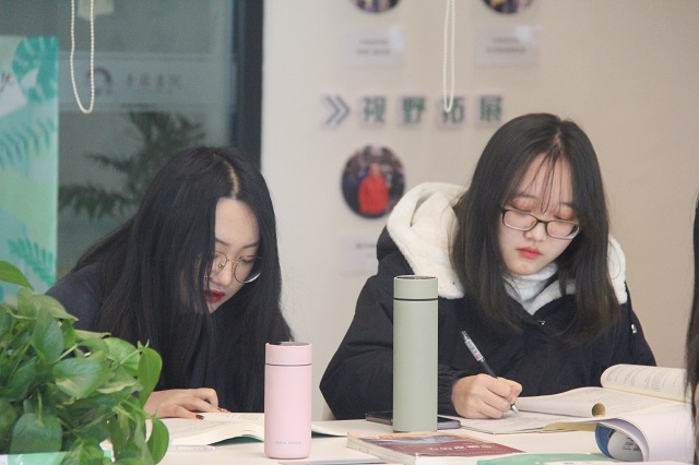 披星戴月 做最“亮”的那颗星——青藤书院举办“坚持 加油加油”考研英语早读打卡计划（第三季）