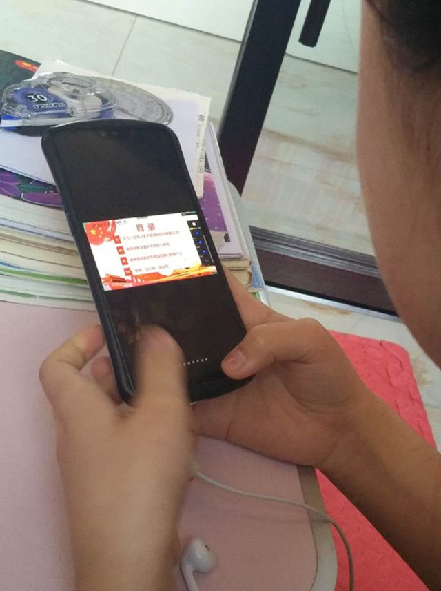 【主题团日】防控疫情 青年先行——艺术传媒学院环设1802班举办防控疫情主题团日活动