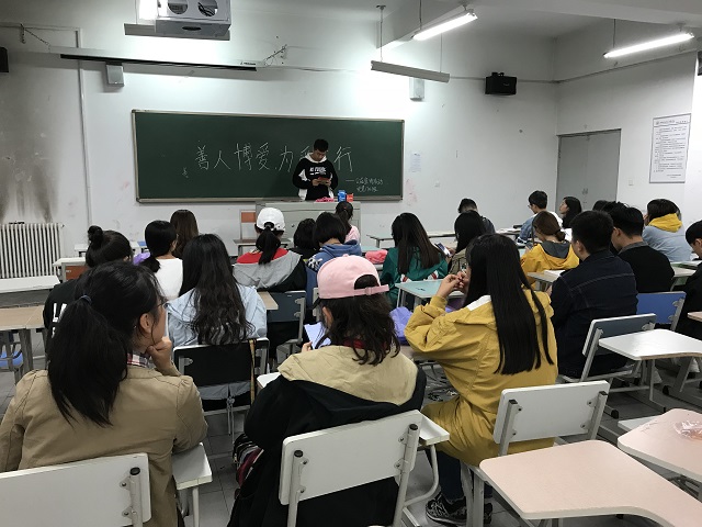 【完满班级】点亮一盏灯 温暖一颗心——艺术传媒系视觉1701班举办完满班级活动