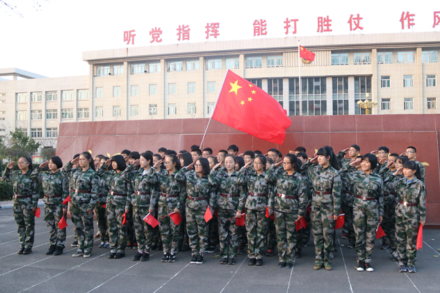 一抹中国红燃遍祖国大地——淬炼商学院举办2014-2017级基层班级国庆专题活动