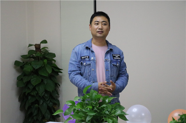 无数光芒汇聚记忆碎片——《忆》——外语系开展《忆》书发布会