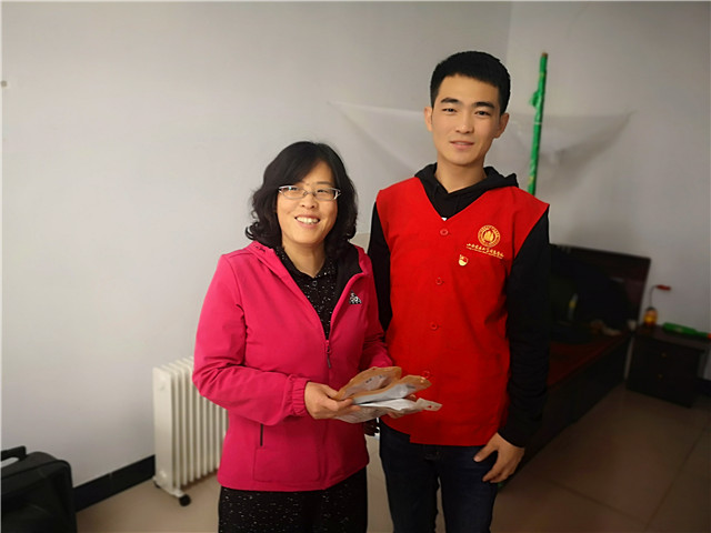 爱护学习环境 打扫从我做起——智能工程学院第二十期马路天使计划