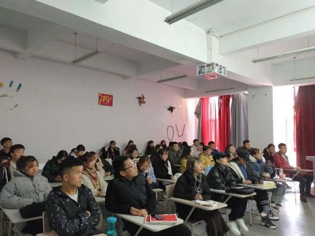 【完满班级】建党伟业 红色记忆——艺术传媒学院环设1902班举行红色记忆观影活动