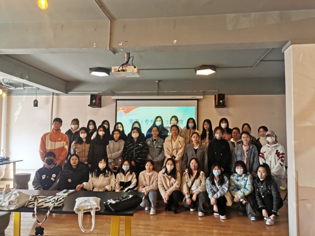 【完满团支部】爱在三月学雷锋 志愿服务暖人心——商务英语学院英语2211班完满团支部活动