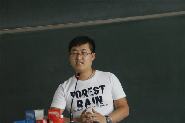 【辅导员说完满】岁月两无言  只谈朝霞无限  只看晚霞无眠 ——机电工程系“辅导员说完满”活动成功举办