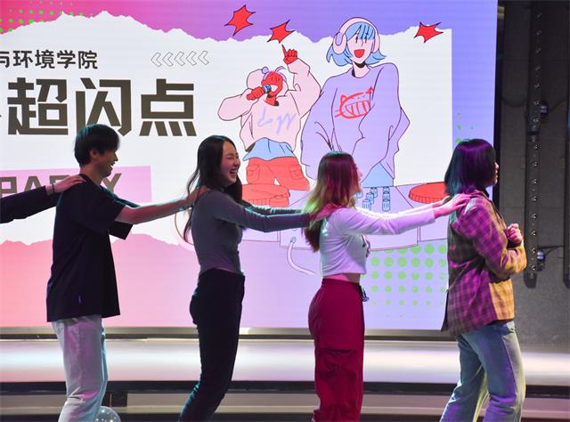 学生舞蹈盛宴:音乐与舞姿的完美融合——食品与环境学院音乐PARTY活动