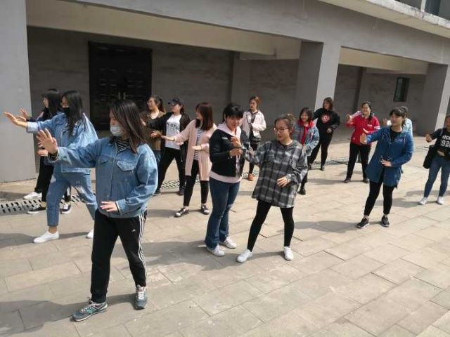 【完满班级】搏生命之极限 铸青春之辉煌——外国语言文学系4月完满班级活动