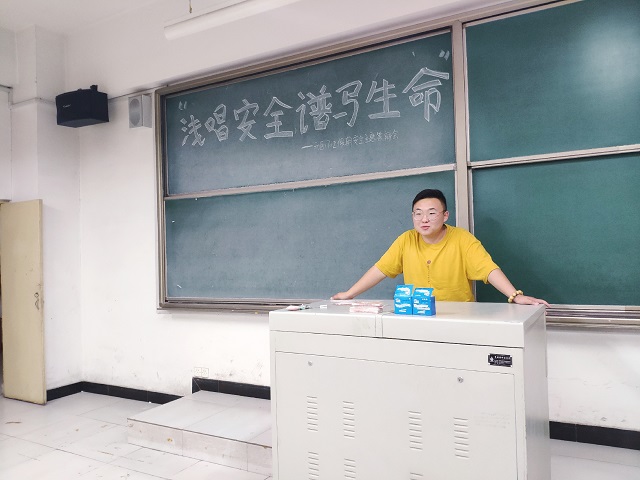 【完满班级】浅唱安全 谱写生命——食品与环境学院动医1702班假期安全主题完满班级活动