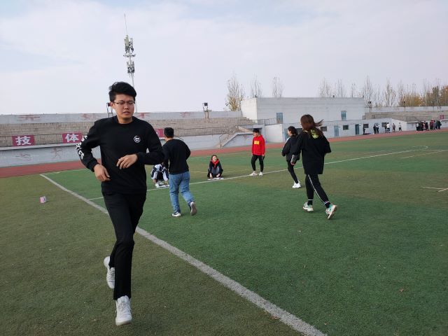 【完满班级】激情翻纸牌 欢笑暖深秋——艺术传媒学院环设1901班举行“激情翻牌 急速排列”盲翻卡片竞速赛