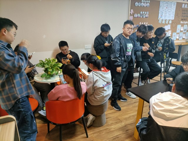 【完满班级】“甩掉累赘 时尚娱乐”——网工2001班完满班级活动