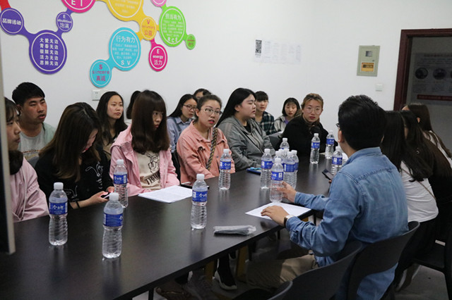 成功在于合作  合作共赢天下——外语系、无边书院举办学生干部交流会