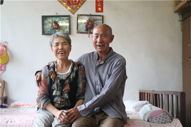 【三下乡】志愿者风采：让我们做一天您的孩子吧