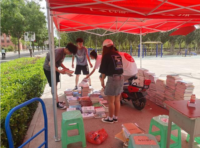 青春岁月 传递书香——大数据学院、信息工程学院“不说再见”以馈赠感恩母校活动