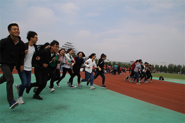 用速度与激情 燃烧青春活力——智能工程学院第一届“荣耀杯”携手并进花式前行赛