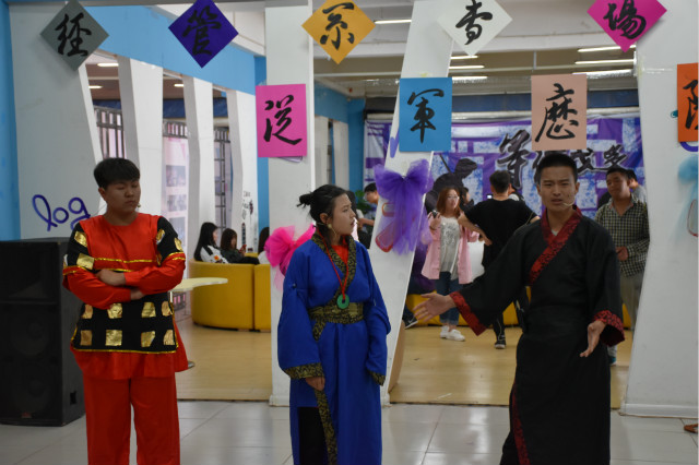 【剧评】愿所有的情  都如逆境绽放之花——话剧《从军历险记》