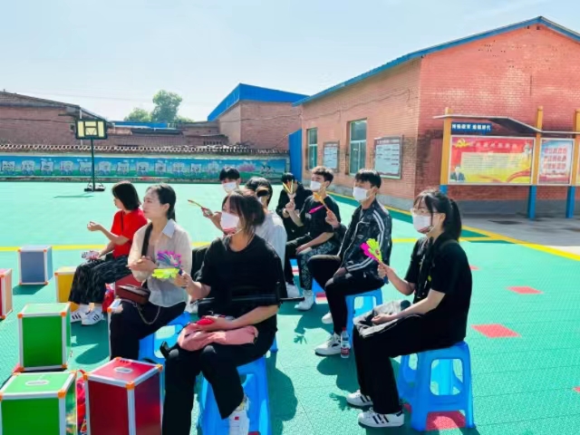 挑战自我展风采 快乐童年过六一——经济与管理学院经谷志爱专项服务队共度六一活动