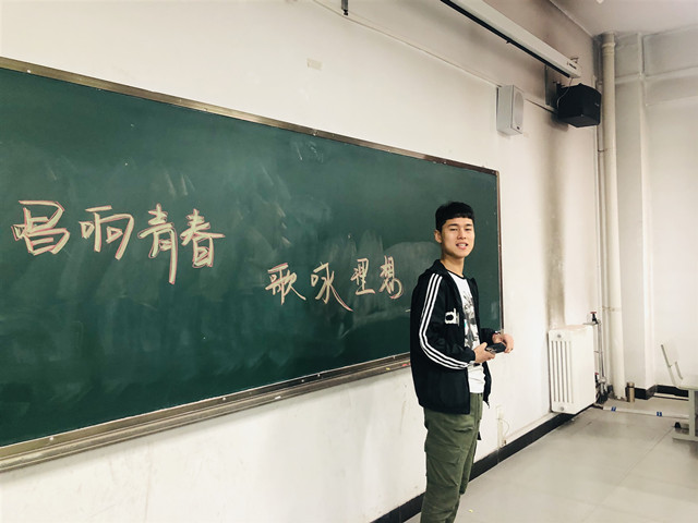 【完满班级】唱响青春 歌咏理想——艺术传媒学院环境设计1703班举办完满班级活动