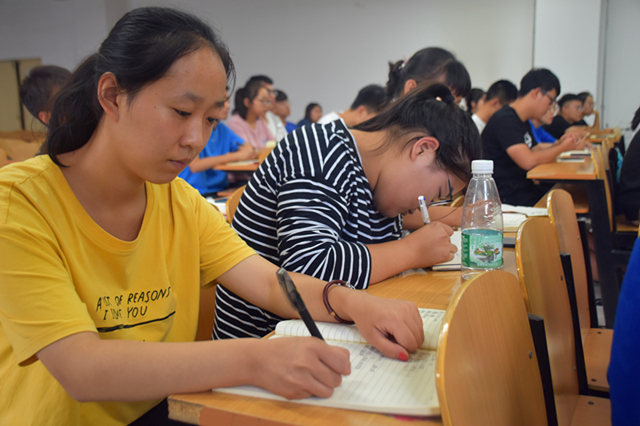 大学青春第一课 打造完满新力量——大数据学院、信息工程学院召开2018-2019学年完满教育工作部署大会