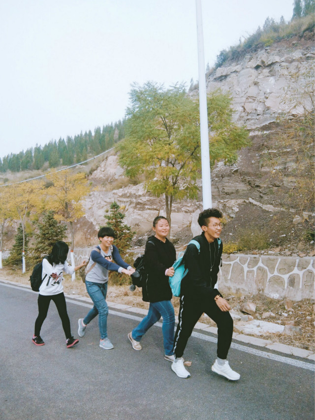 【完满班级】青春就是一场说走就走的旅程——环科1601班举办“体”味青春完满系列之登凤凰山活动