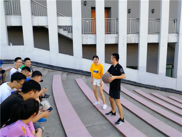 【完满班级】舞林中人 谁与争锋——智能工程学院电气1502班举办“大神来了”完满班级活动