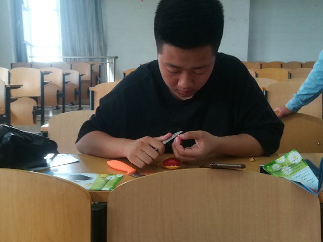 【完满班级】拼出属于我们的青春——淬炼商学院“艺”动青春主题活动(三十七)