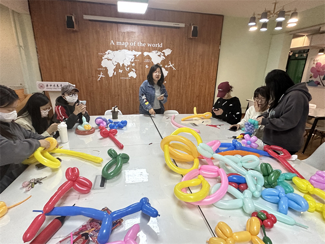 恰逢春日 杂英缤纷落芳甸——商务英语学院四月完满团支部活动集锦