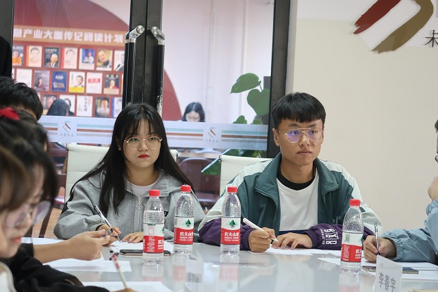华山论剑决战时 唇枪舌剑出英雄——大数据学院、信息工程学院第九届“脱口秀”辩论赛决赛 完满落幕