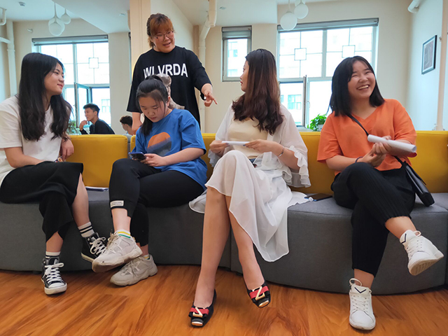 【完满班级】寻找蛛丝马迹 揪出隐伏卧底——艺术传媒学院产品设计1801班举办“舒展心灵 放飞自我”谁是卧底完满班级活动