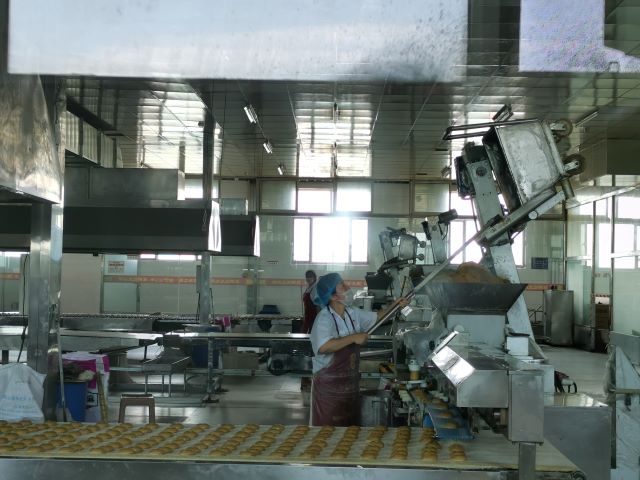 饼承百年韵 香传天下情——金笺淡墨专项志愿服务队