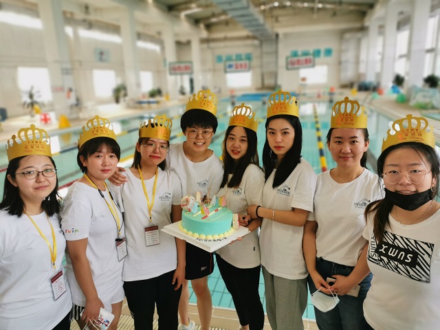 校级各类运动队用专属方式送别毕业队员