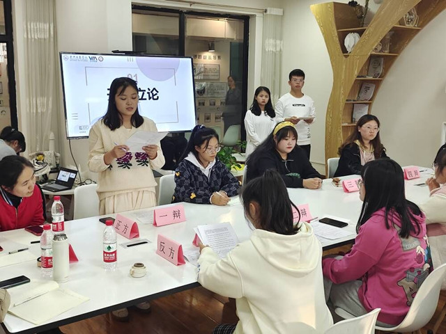 群雄舌战展雄风 争锋相对辩天下——商务英语学院“舌战群儒，辩驳古今”之第九届中英文辩论赛