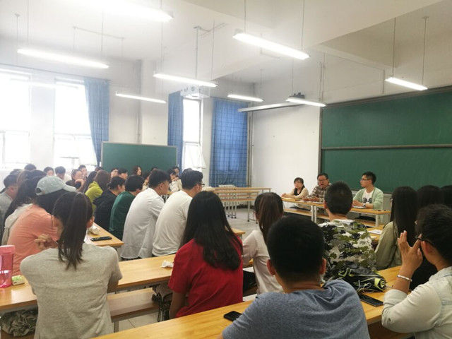 筑良好舍风 助力考研之路——经济与管理学院主任共膳日之考研座谈会