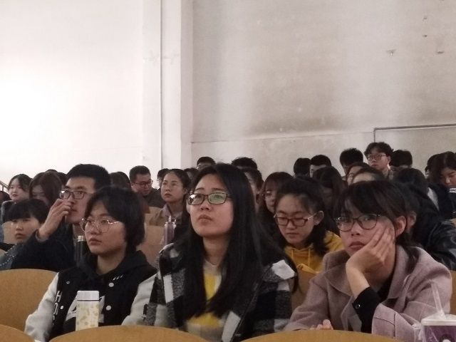 【辅导员说完满】弘扬雷锋精神 做公民道德践行者——食品与环境学院2016级主题班会