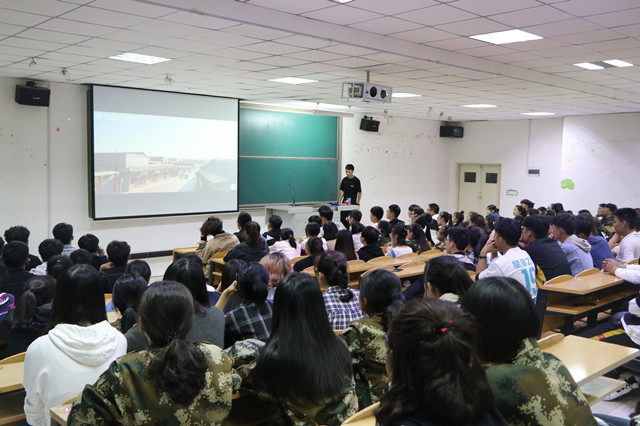 【辅导员说完满】我们的完满教育“有点儿潮”——艺术传媒学院2018级视觉、产品、动画专业主题年级会