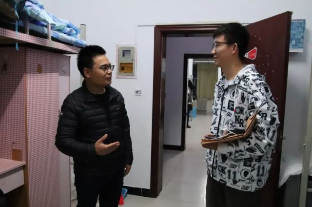 温暖到寝 欢喜与信工的不期而遇——大数据学院、信息工程学院2020级开学查寝工作