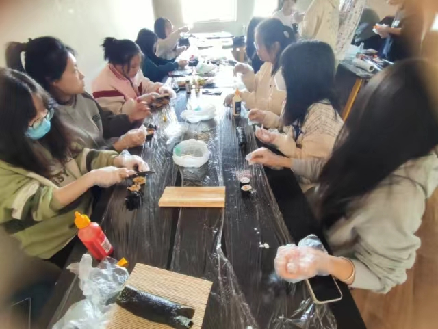 【完满团支部】寿司DIY 快乐卷起来——大数据学院、信息工程学院网工2202完满团支部活动