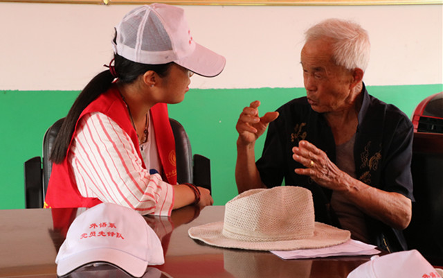 【三下乡】一堂别开生面的党史教育课——“青鸟”志愿服务队探访革命老党员回忆录