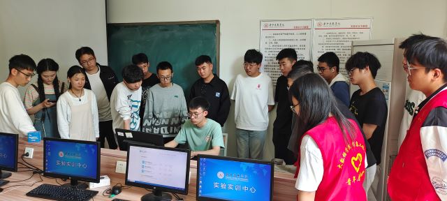 助系统安装 解常遇之惑——大数据学院、信息工程学院PC专项志愿服务队