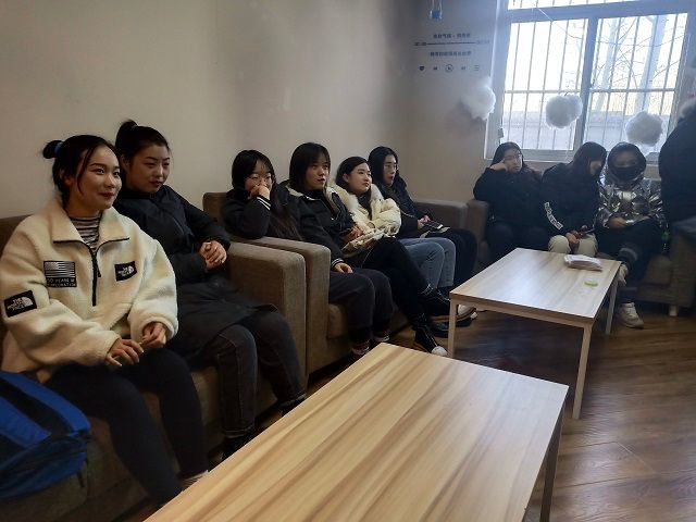 【完满班级】纯本自然  原生家园——艺术传媒学院环设1805班举办“手下留情，足下留青”环保题材手绘活动