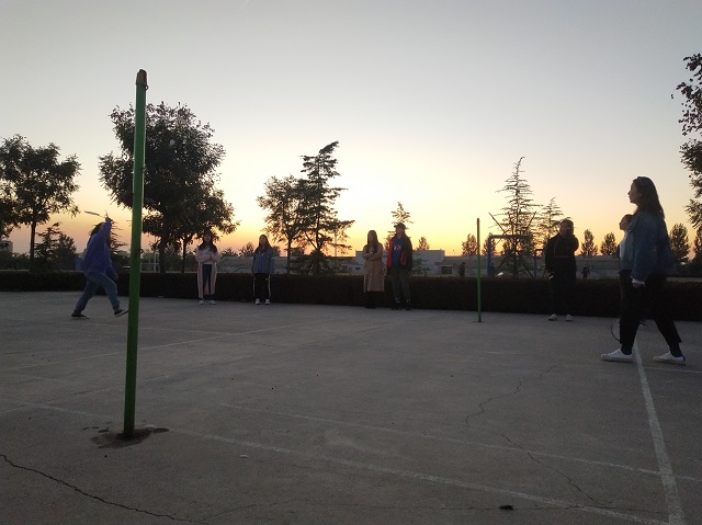 【完满班级】舞青春节拍 展东地风采——艺术传媒学院环设1701班举办“勇往直前 体味人生”羽毛球趣味游戏