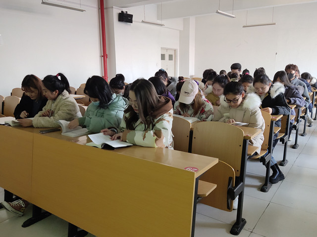 【完满班级】练习中国传统书法 畅游经典书之海洋——外国语言文学系英语1903班、1904班完满班级活动