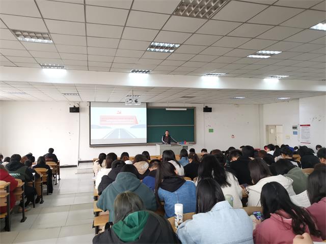 【辅导员说完满】弘扬五四精神 践行青春使命——大数据学院、信息工程学院2018级辅导员说完满