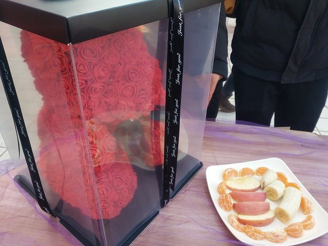 【社团快讯】花儿遇上美食 冬日里的大碰撞——花艺协会协助食品与环境学院社团部举办“舌尖上的诱惑”DIY美食慈善大会