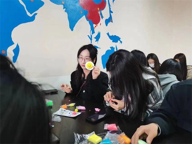 【完满团支部】创意动手 “粘”连你我——淬炼·国际商学院会计2104班完满团支部活动